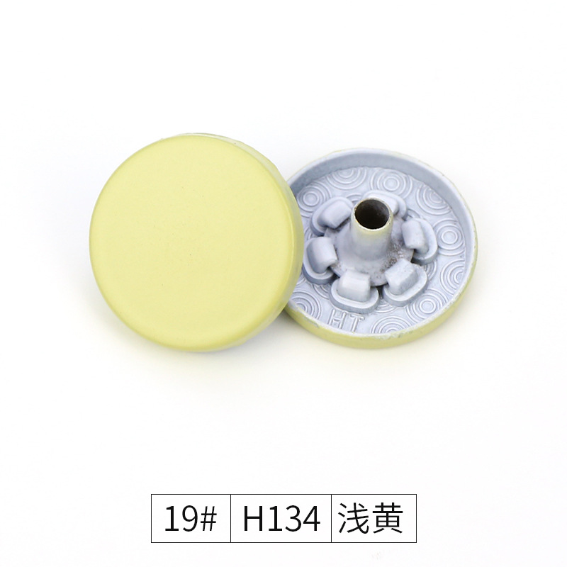 Wholesale of four-piece buckles, metal concealed buckles, colored spray-painted buttons, flat snap buttons, and small chanel-style coat buttons in stock from the manufacturer pic 55