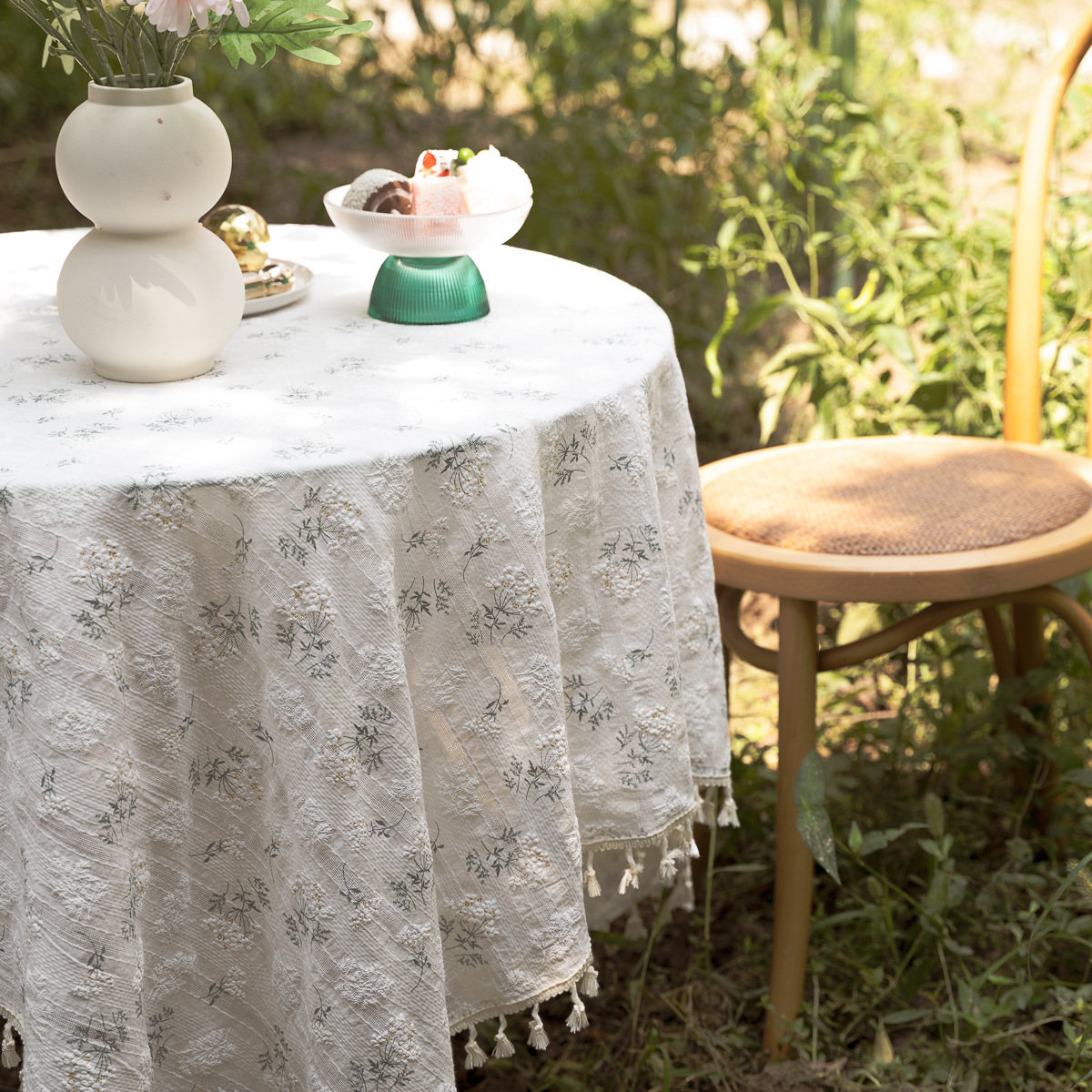 Fresh and clean cross-border tablecloth ins lilac flower fragments garden cotton and linen tablecloth fabric American decoration Amazon picnic cloth pic 8