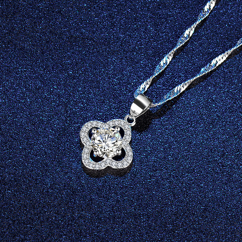 A high-quality imitation D-color moissanite four-leaf clover female pendant with eight hearts and eight arrows from a live-streaming product by a popular influencer on Kuaishou and Douyin pic 23