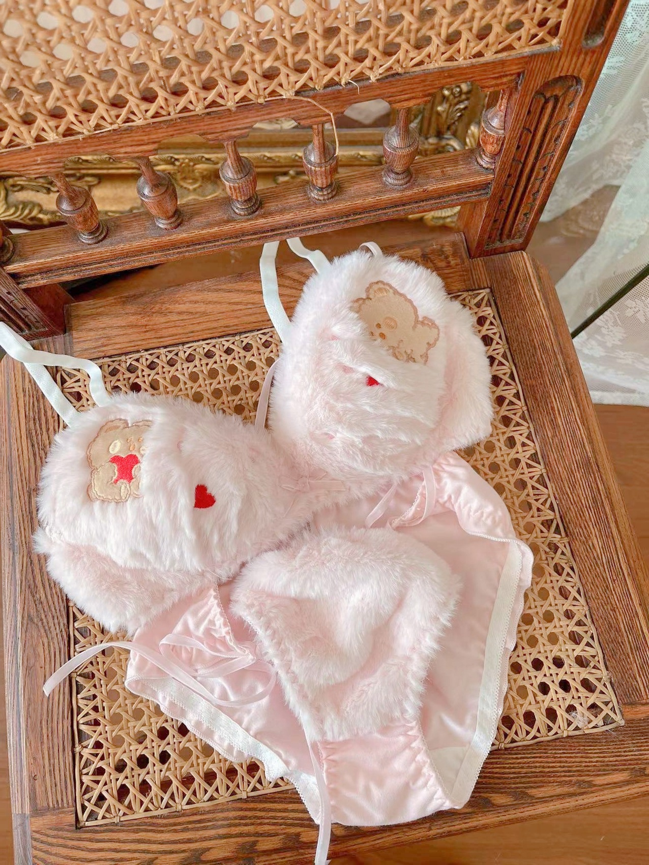 The lingerie is cute and sweet, with a plush bear print bra set for autumn and winter. It is pure and comfortable for students without underwire pic 8