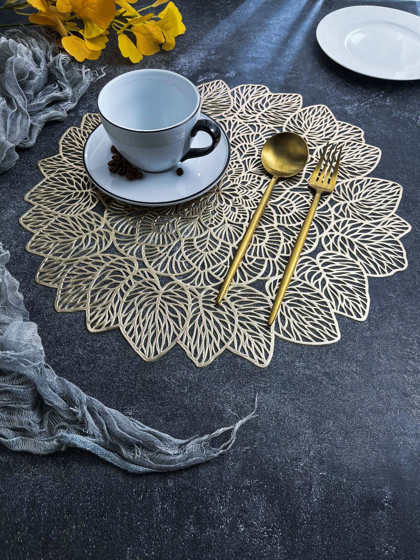 Watermelon leaf round placemats, household heat-resistant and heat-insulating MATS, hollowed-out pvc Western placemats, gold-embossed high-end table MATS, cross-border pic 8