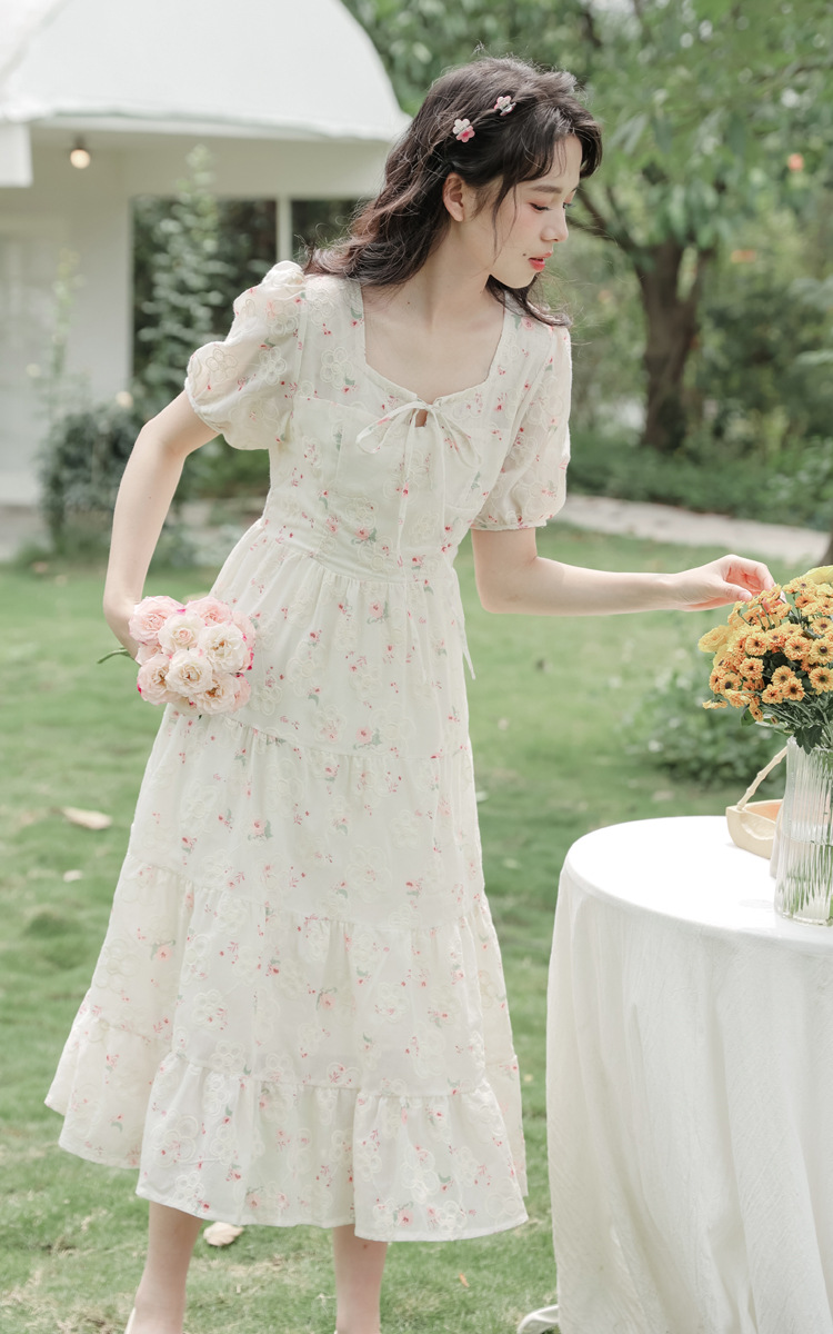 One-piece delivery 2024 Summer new French niche style floral print short-sleeved dress with sweet embroidery and printing pic 10