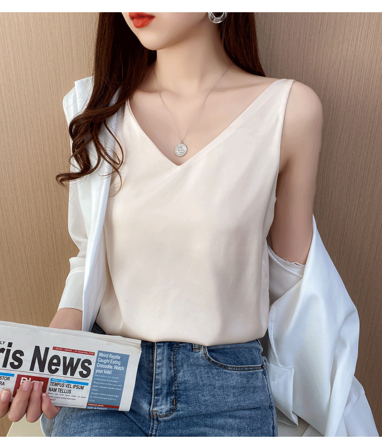 Jialqi, a popular female summer V-neck dress with a halter top, wears a suit over it and a silk satin slim-fitting base layer inside pic 16
