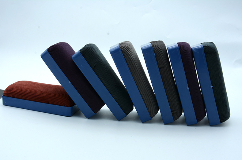 Qianhui whiteboard eraser Manufacturer directly supplies large and small velvet cloth magnetic plastic easy-to-erase chalk accessories, whiteboard eraser brushes pic 17