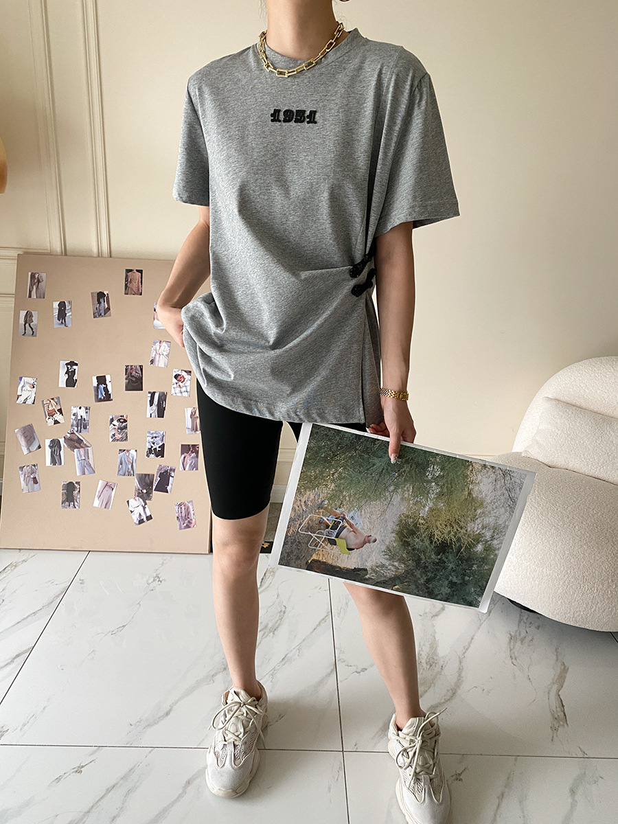 Sinan guoji plato hebilla bifón caída hombro manga camiseta mujer moda cool sentido de diseño verano 2022 nuevo SN1425 pic 17