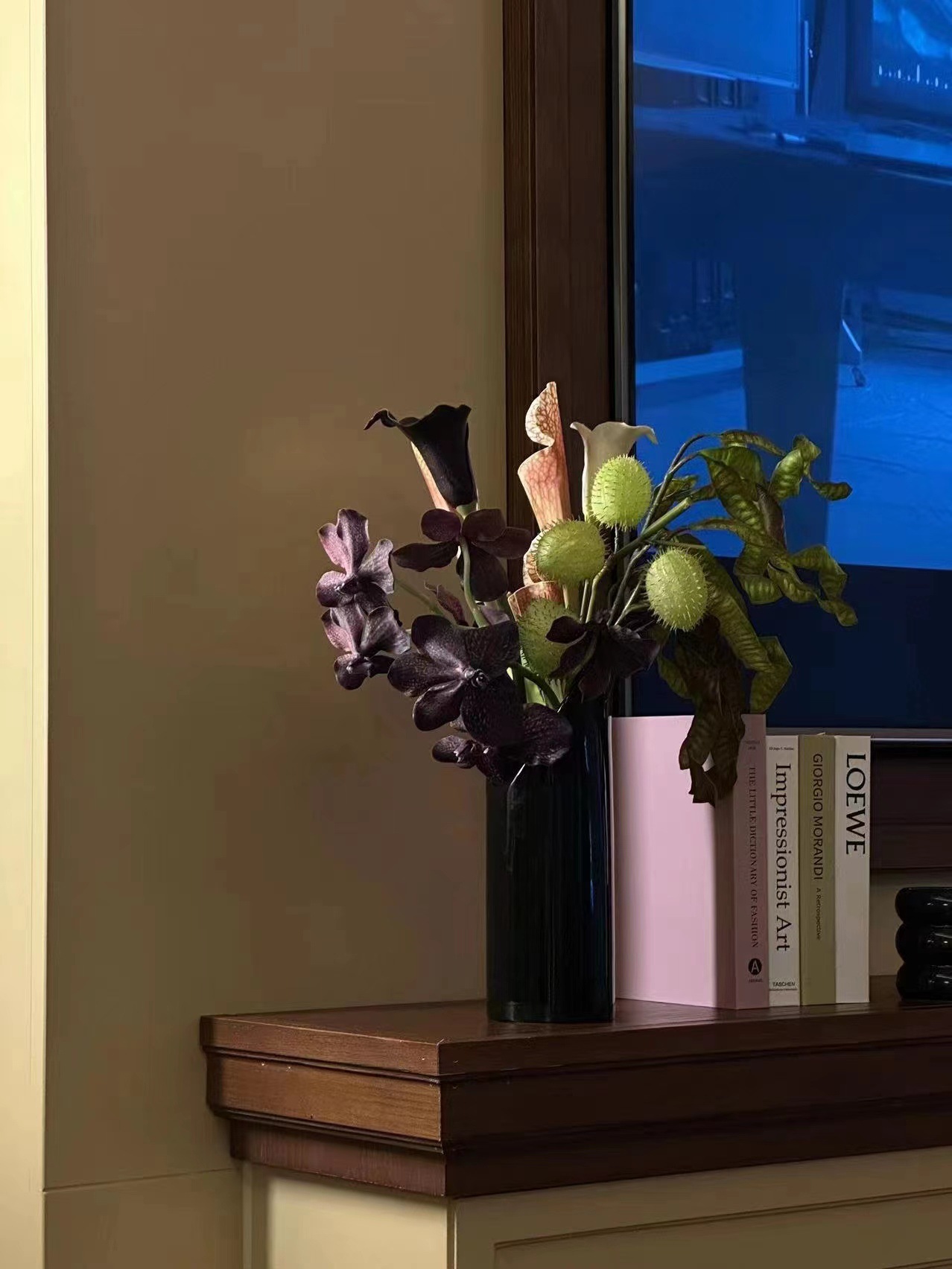 High-end vases, modern and simple artistic ornaments, simple flower arrangements, creative living room home ornaments, soft decorative items, vases pic 5