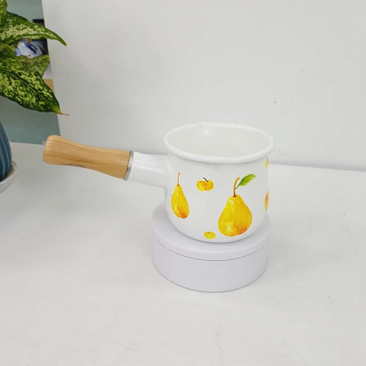 Thickened enamel milk cup, cute INS style, fresh and adorable. Enamel single-handle milk pot, wooden handle, Japanese and Korean enamel kitchenware batch pic 11