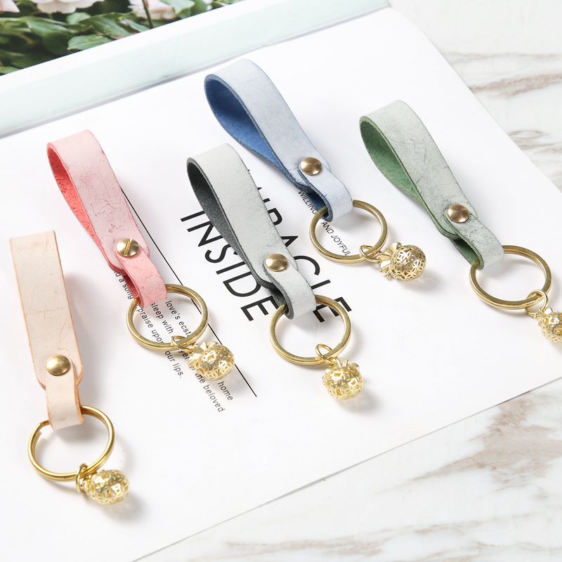 Wholesale of PU keychains, creative key chains, leather keychains, pendants, business gifts, leather car key ropes pic 3