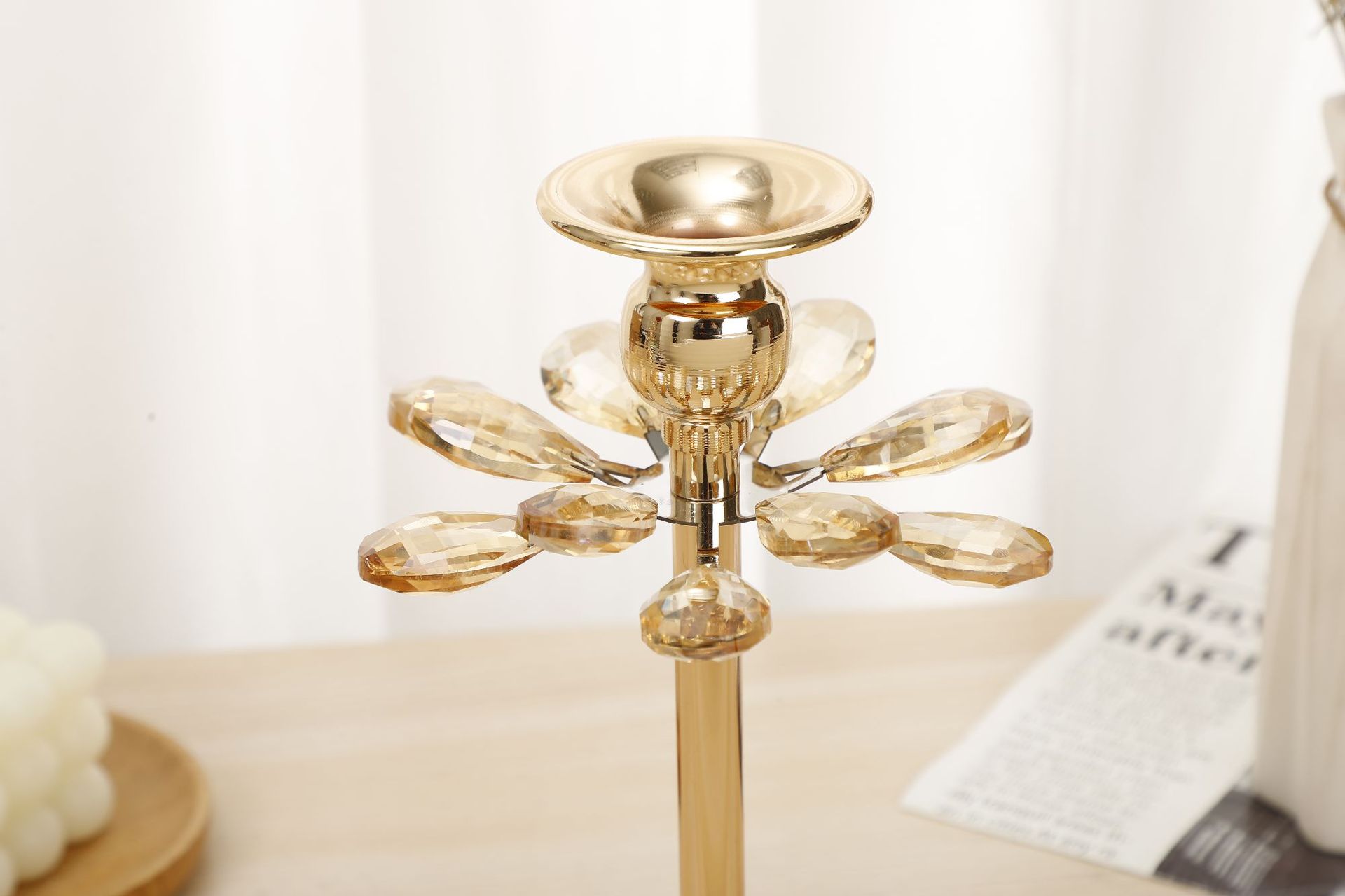 Factory direct sales of exquisite and creative flower-shaped metal ornaments for home, hotel, wedding and romantic candlestick displays pic 5