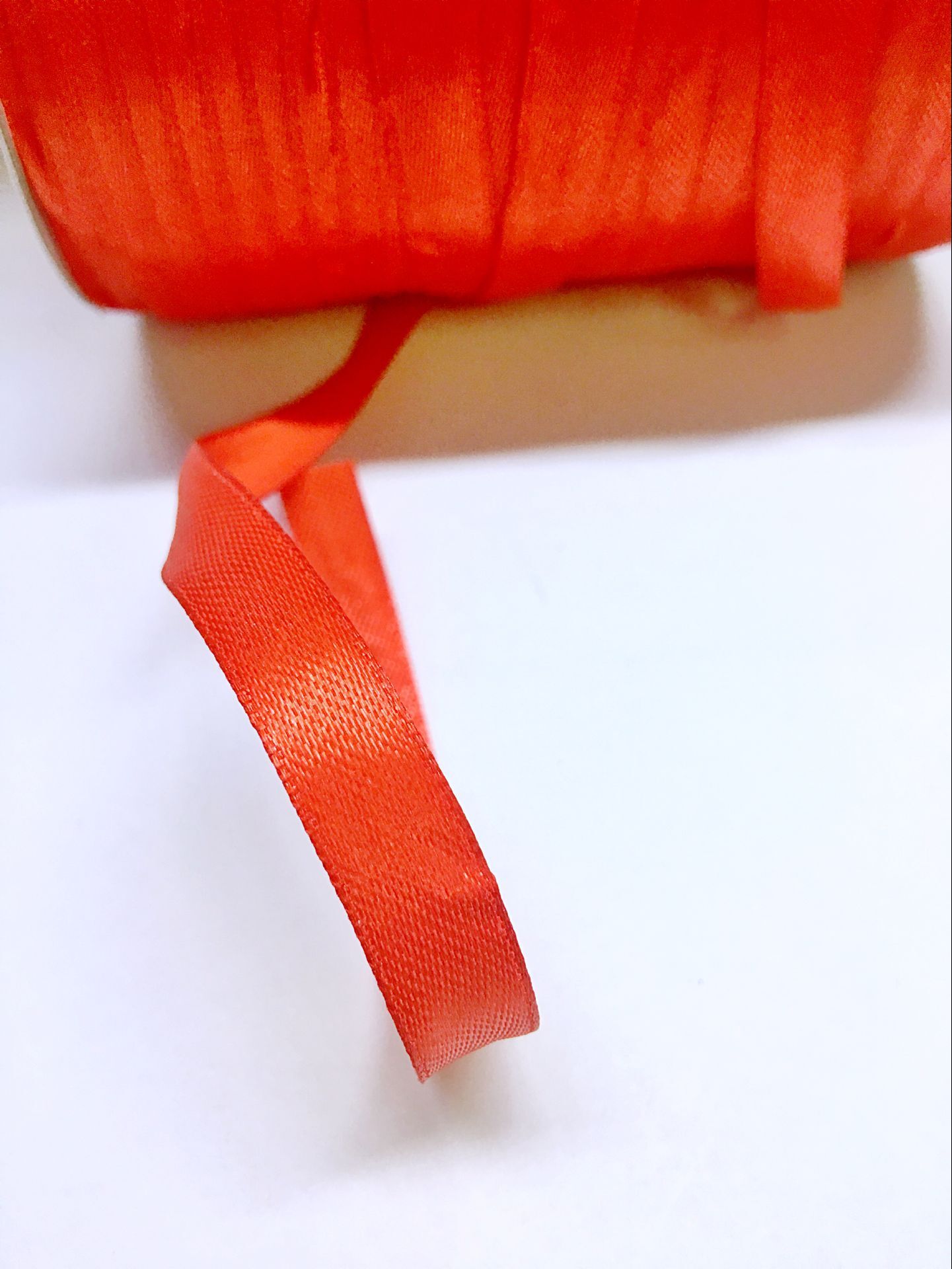 The 3-inch (1cm) ribbon manufacturer supplies woven ribbons and various specifications of ribbons pic 4