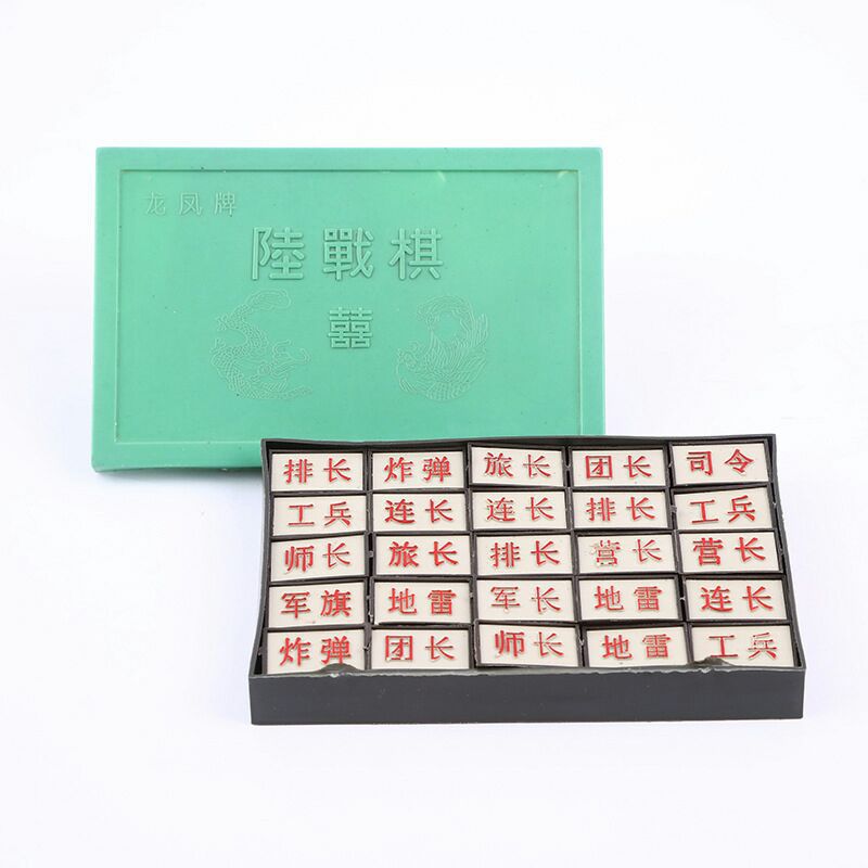 Factory direct sales of military flags, land battle chess, card games, casual games, entertainment and educational toys, Yiwu small commodities pic 2