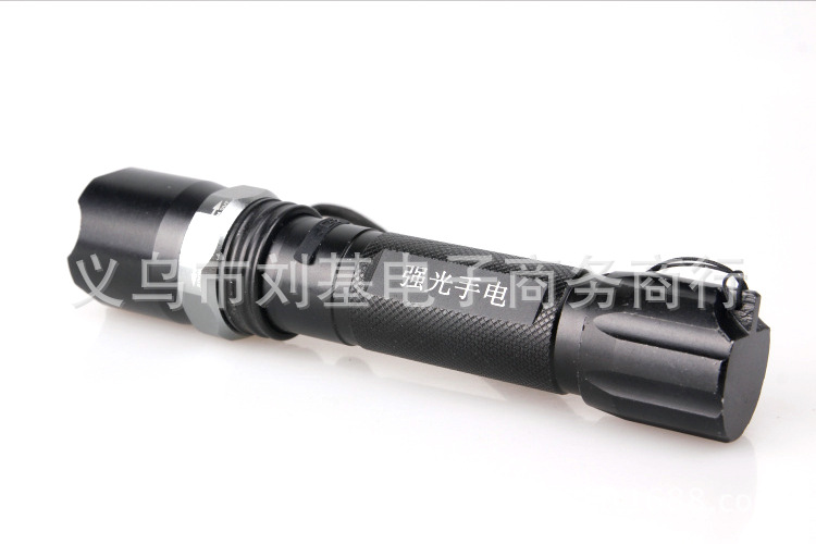充电手电筒 强光手电筒 CREE 旋转变焦 LED远射聚光调焦礼盒套装 pic 12