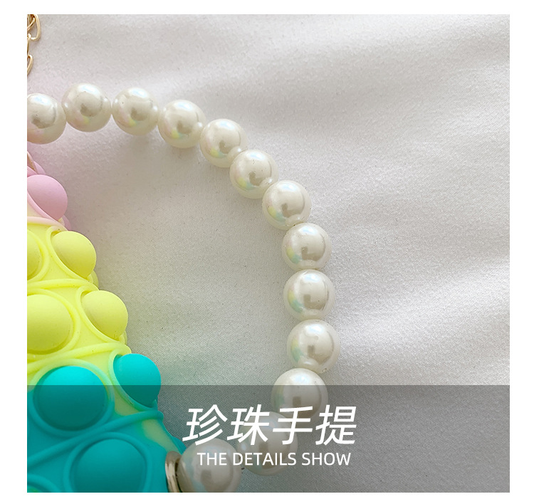 A new silicone bag for women in spring 2022, a trendy and avant-garde rat-killing pearl chain small square bag pic 6