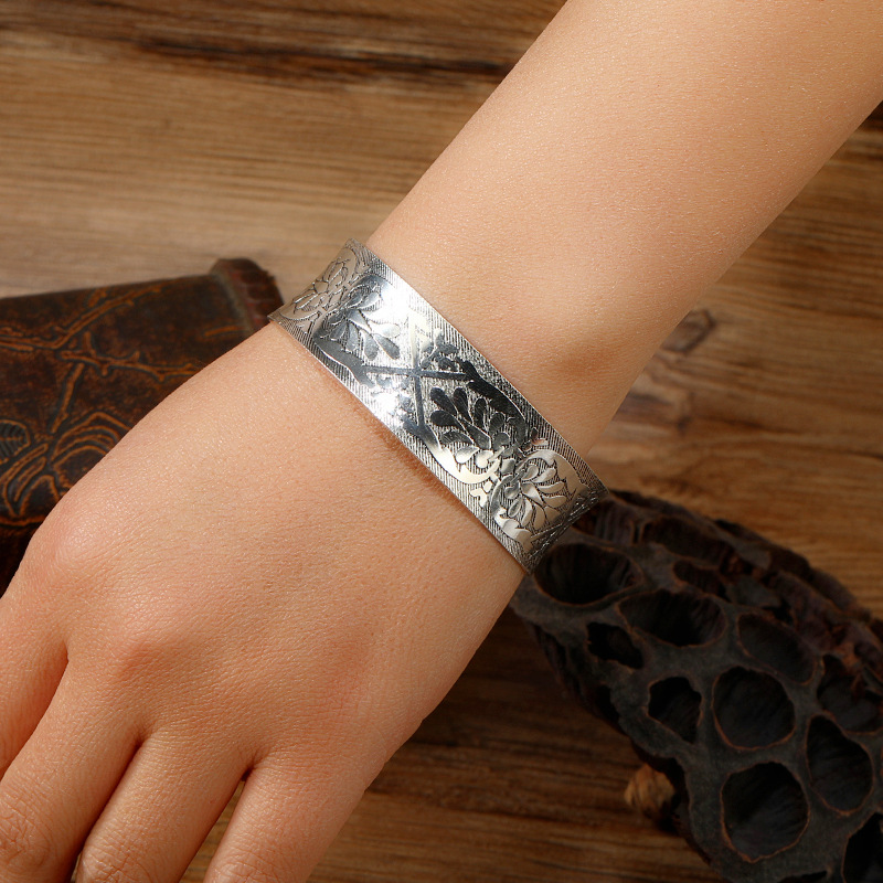 Retro metal wide open bracelet, a silver exotic bracelet with a unique European and American ethnic style, a niche accessory for women pic 3