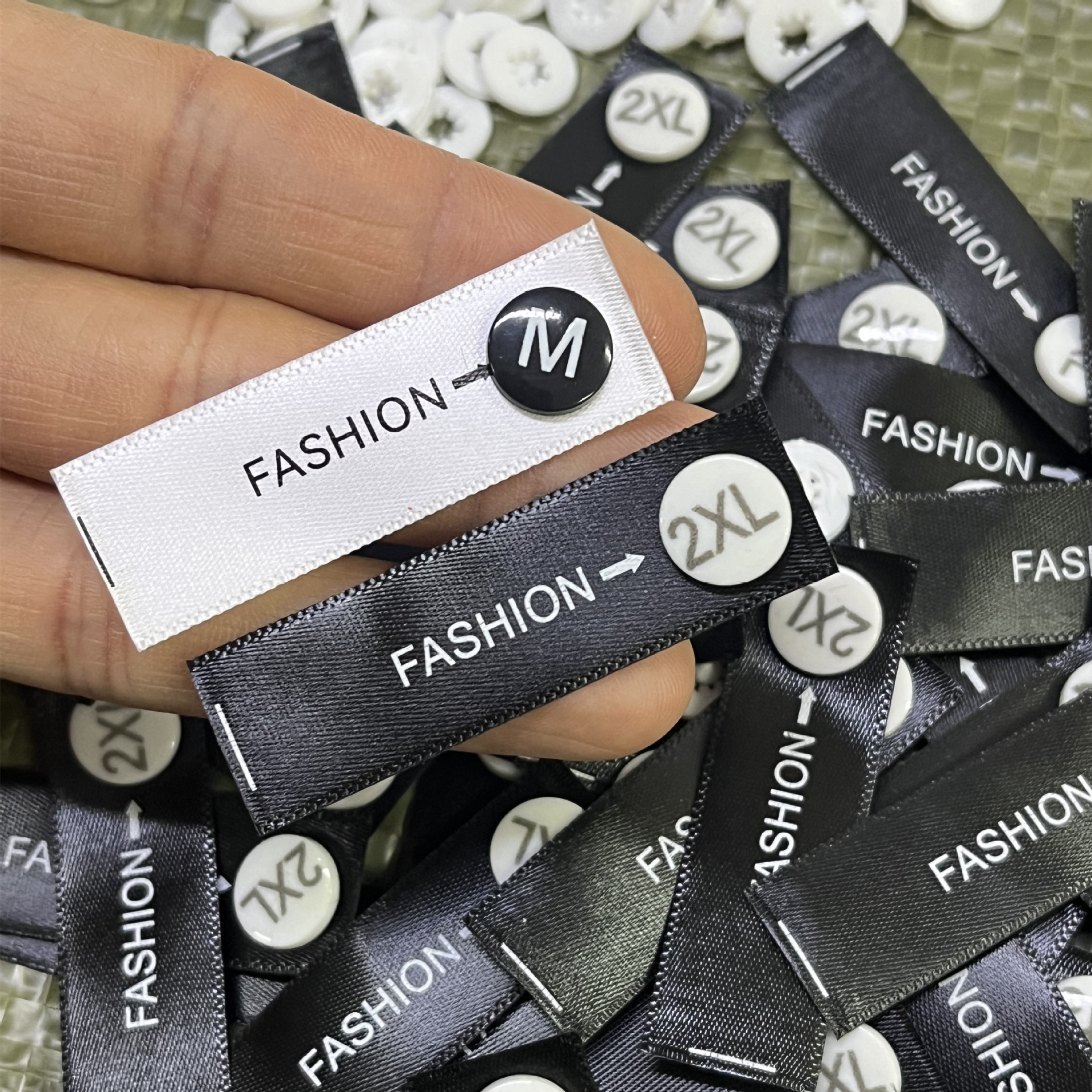 现货量大优惠尺码扣尺码唛服装水洗标辅料领标可拆卸换衣帽服装详情27