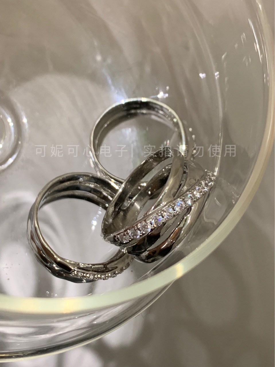 Q闪闪发光的戒指多圈的银色圆圈戒有点小细节的闭口戒指女款K8/5详情3