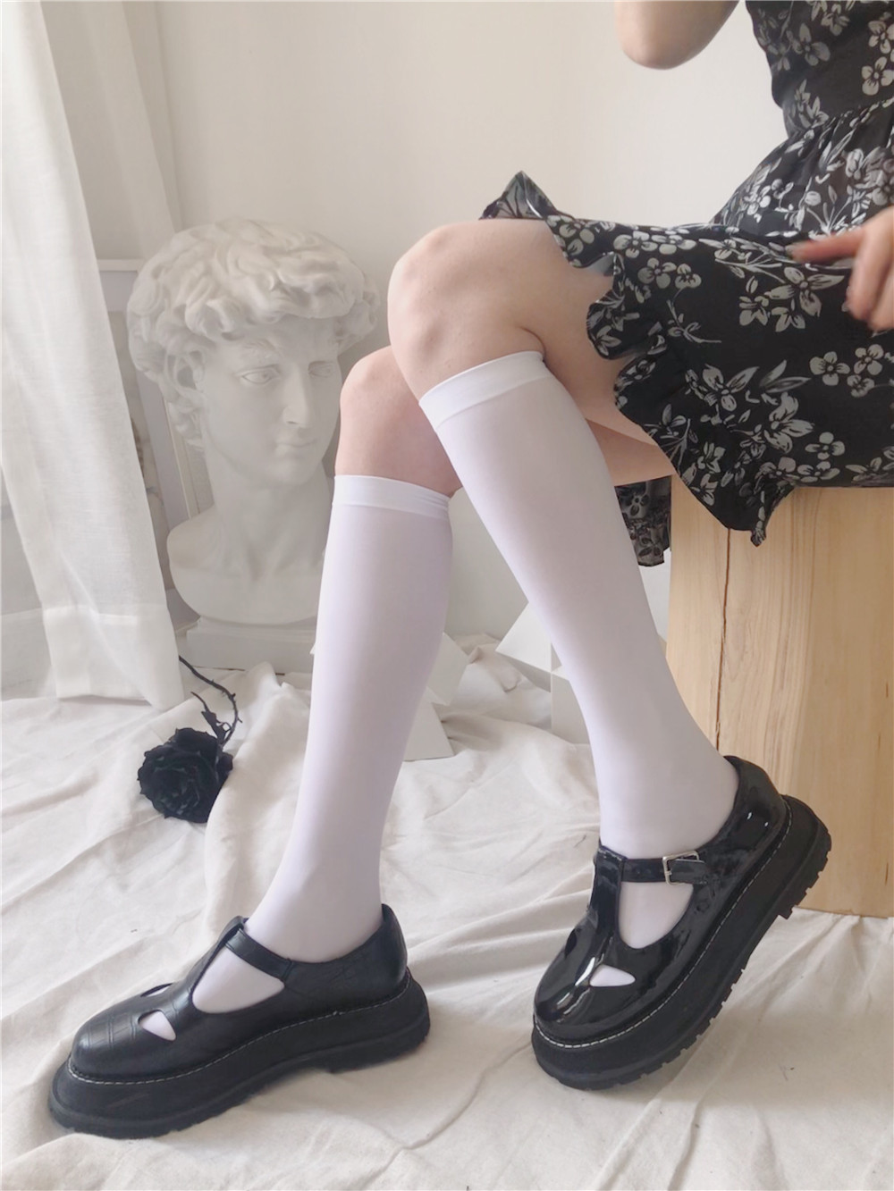 Classic and versatile jk black and white mid-calf knee-high socks that can be worn all year round, featuring non-permeable velvet calf socks pic 28