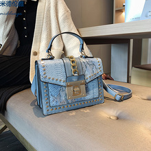 双肩包男士商务背包 户外牛津布印logo电脑包 休闲学生旅行包书包详情16