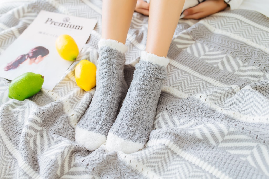 珊瑚绒女袜子批发 韩版家居珊瑚绒加绒加厚保暖中筒地板袜详情23