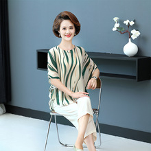 The 2022 new summer mom dress for middle-aged and elderly people aged 40 and 50 short-sleeved chiffon dress is elegant and stylish, making them look younger and slimmer pic 17