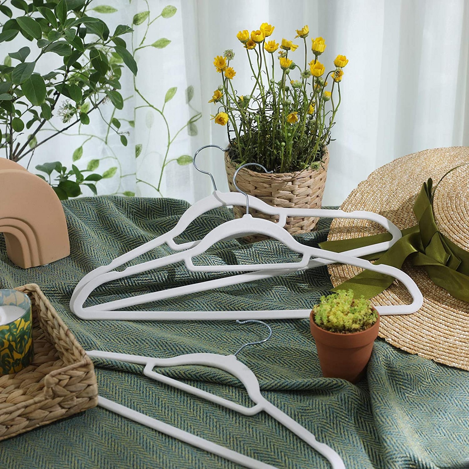 Factory wholesale ABS flocking anti-slip clothes hangers, clothing store organization, seamless storage, home clothes hanging, magic clothes rack pic 31