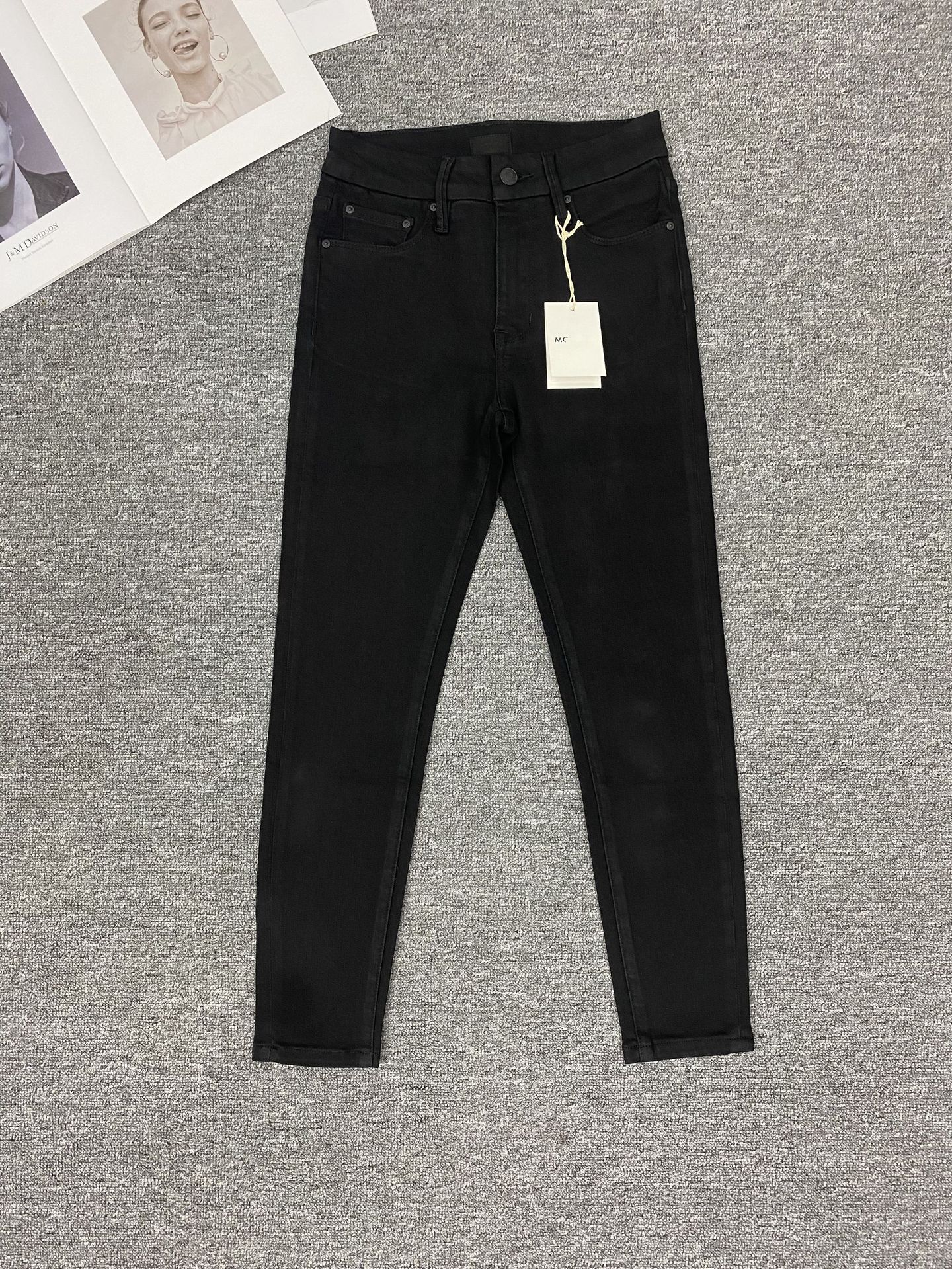 The new Mother high-waisted 9-inch high-elasticity skinny jeans, which are the same style as those worn by European and American bloggers, can lift the buttocks and make you look slimmer. Korean style jeans for women pic 43