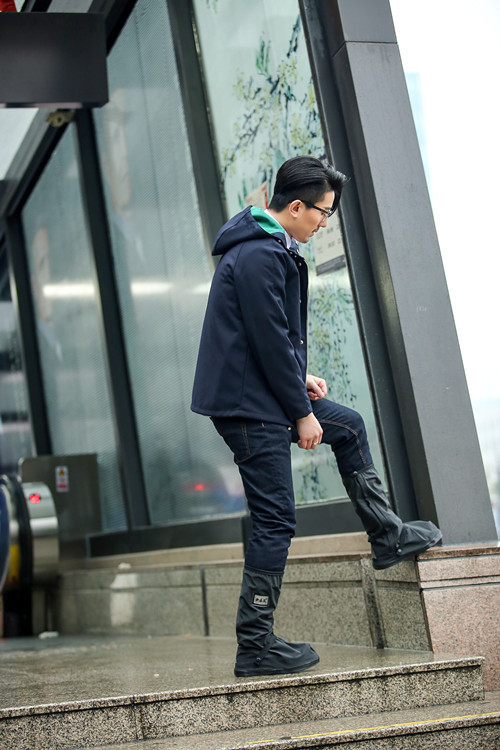 Wholesale of upgraded rainproof shoe covers, high-top thick-soled cycling outdoor waterproof shoe covers in black and white pic 24