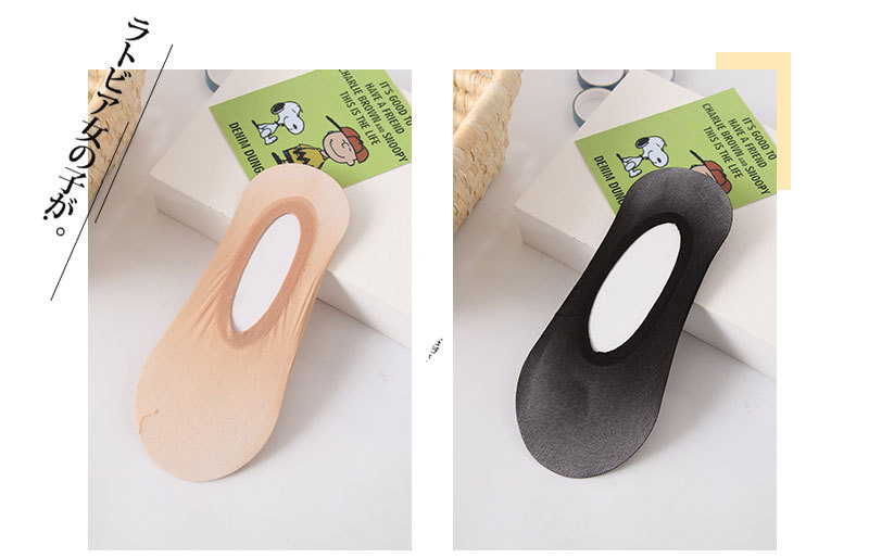 Primavera verano 2022 nuevo calcetines de barco para mujeres delgadas de boca clara color sólido calcetines invisibles respirables calcetines versátiles para mujeres wholesale pic 7