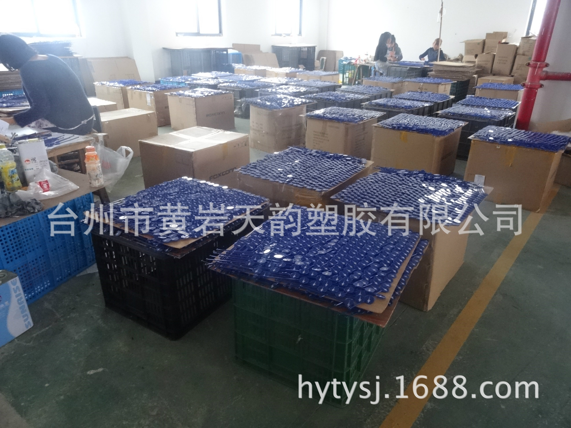 Factory processing and customization of thickened square hand-held ice cube buckets for bar use, with 1.7L small ice cube buckets in stock for foreign trade pic 7