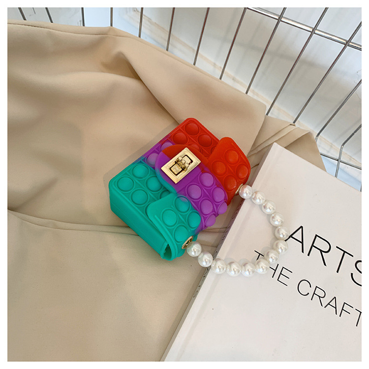 A new silicone bag for women in spring 2022, a trendy and avant-garde rat-killing pearl chain small square bag pic 50