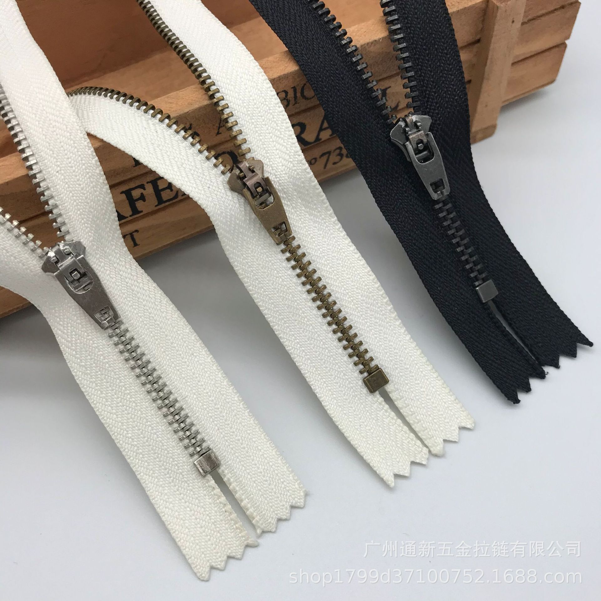Zipper factory No. 3# and No. 4# metal zippers, closed-tail spring head jeans zippers, bronze tooth band lock front zippers pic 6