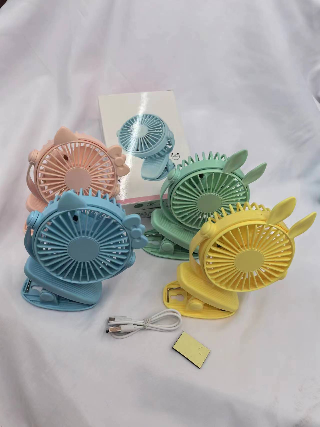 新品卡通夹子桌面小风扇USB充电可夹床头风扇车载灯光迷你风扇详情5
