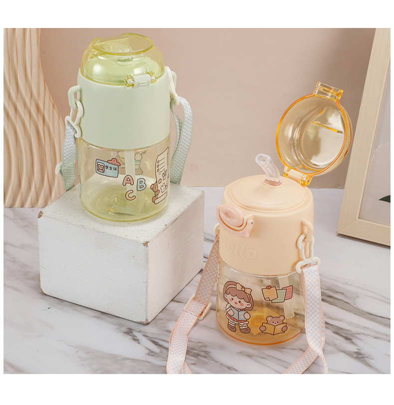 This cute internet-famous water cup is specially designed for school. It is a plastic cup for children and students with straws. It has a high level of appearance and is portable pic 12