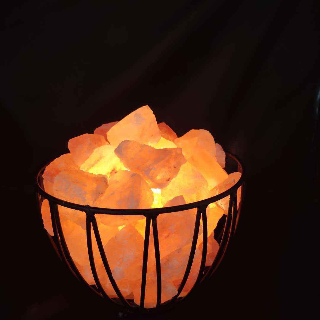 Factory direct supply of Himalaya crystal salt lamps, rock lamps, ironwork salt lamps. Various shapes are available and customizable table lamps and salt lamps pic 1