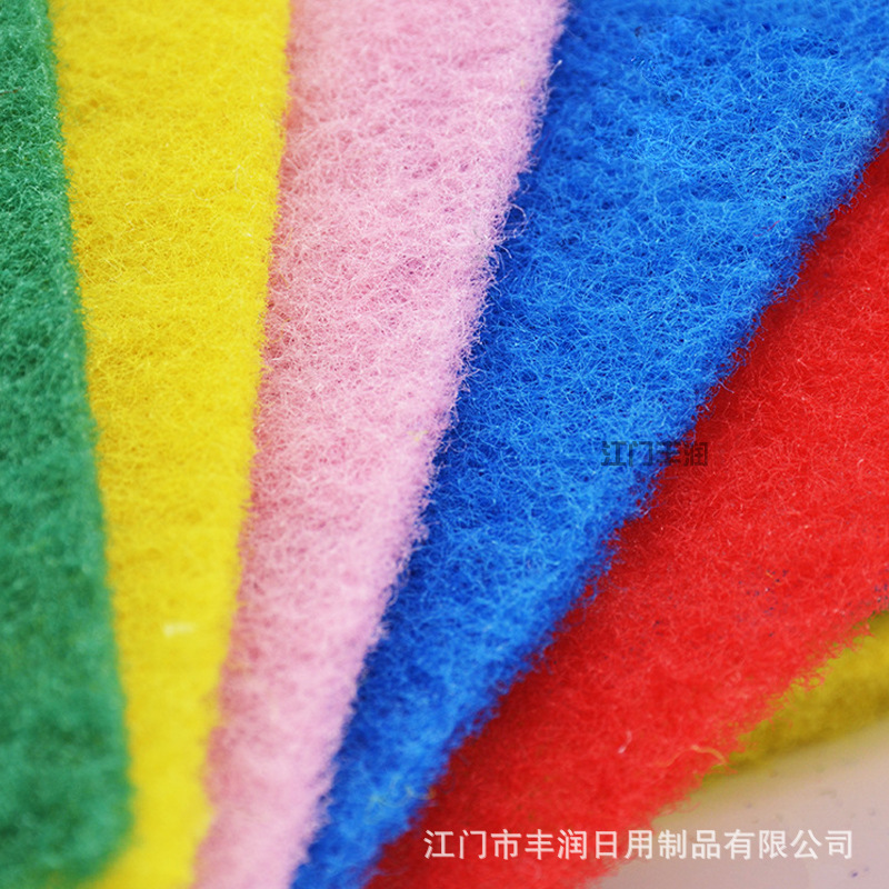 We supply polyester sand-free scouring pads, colored dishwashing cloths and kitchen cleaning scouring pads for washing POTS and dishes pic 5