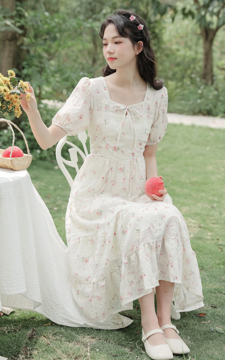 One-piece delivery 2024 Summer new French niche style floral print short-sleeved dress with sweet embroidery and printing pic 18