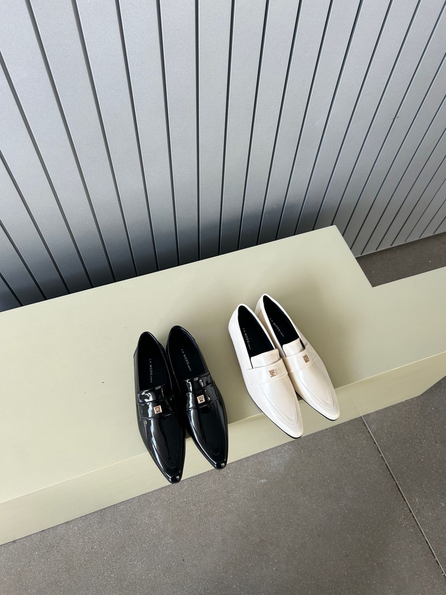 2024春新款韩版亮皮尖头粗低跟百搭金属扣软皮学院风女士小皮鞋单详情4