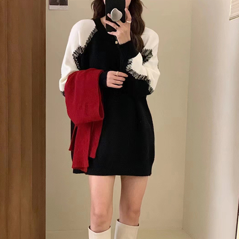 A gentle, soft and laid-back loose sweater for women in the Korean style for autumn and winter, with a unique design sense and contrasting colors pic 11