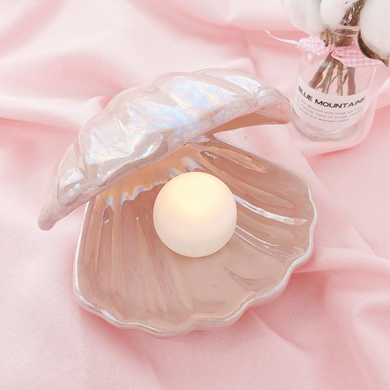 This is a popular Nordic dreamy shell lamp with a romantic pearl atmosphere and creative night light for the bedroom pic 1