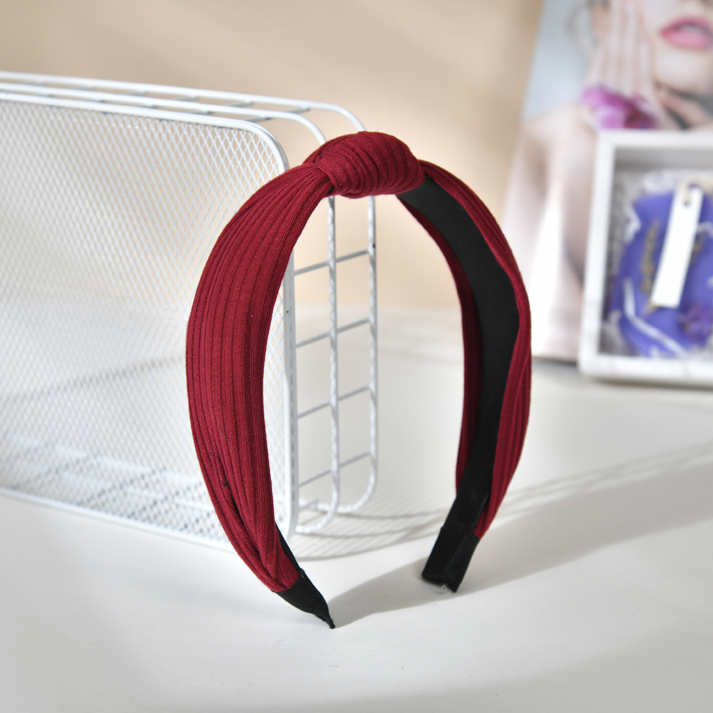 A new Korean knitted hairband in solid color, wide-edge cross, face-washing knitted headband, and a versatile hair accessory for going out to press hair pic 6