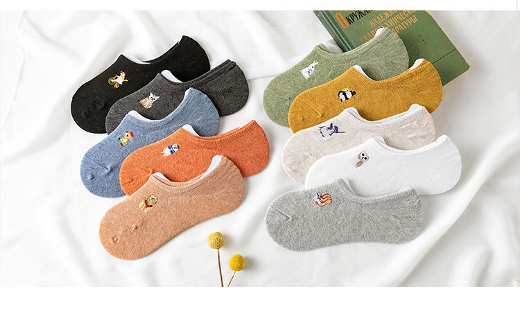 New Japanese-style embroidered cartoon invisible socks for women with a retro style, spring and summer silicone anti-slip cotton embroidered boat socks pic 12