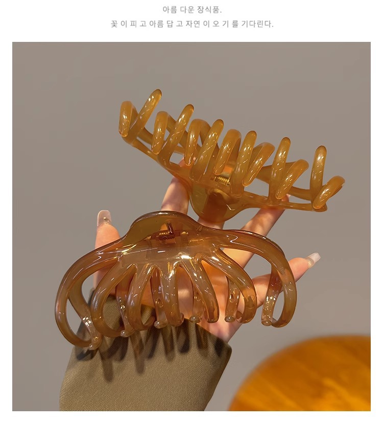 Large-sized female hair clip, French retro hair clip, back of the head, updo, shark clip, a popular 2023 new style pic 9