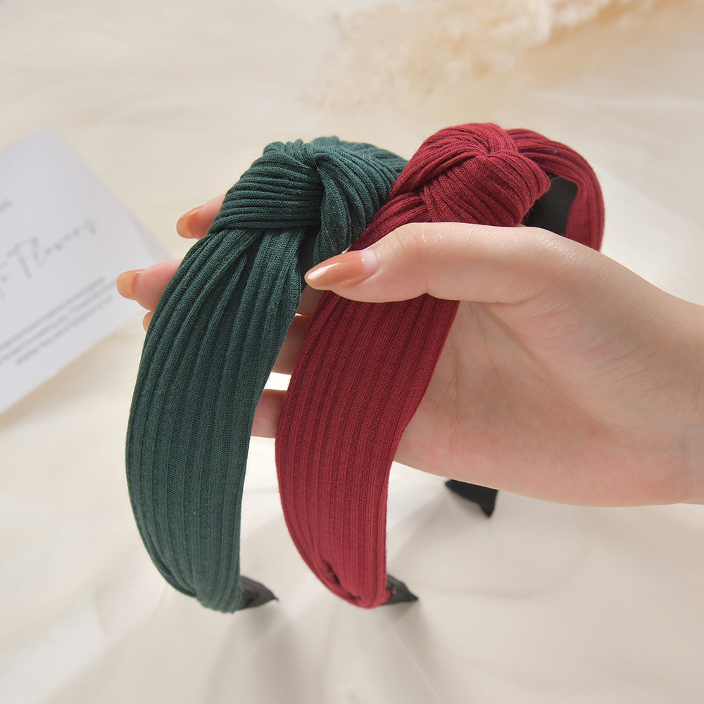 A new Korean knitted hairband in solid color, wide-edge cross, face-washing knitted headband, and a versatile hair accessory for going out to press hair pic 5
