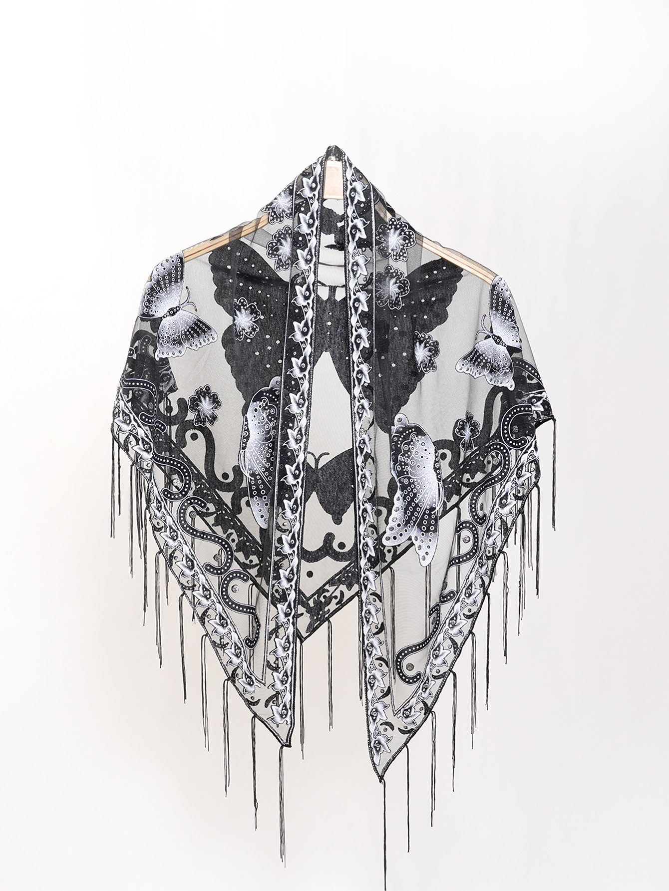 新款跨境专供流苏纯色镂空三角巾蕾丝蝴蝶绣花女士三角披肩围巾详情3