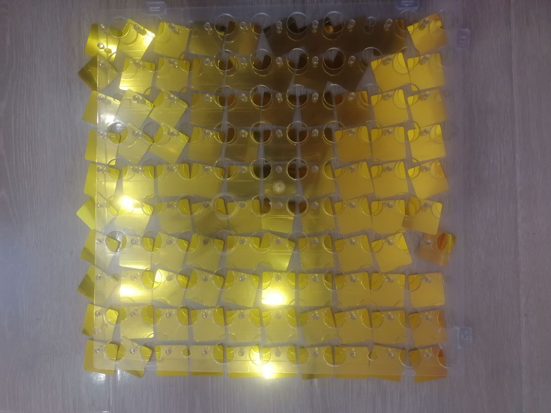 新款透明带孔亮片风动板亮片门头风动扣板广告牌装饰动感扣板舞台详情5