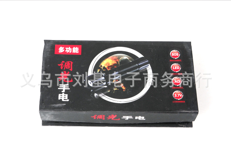 充电手电筒 强光手电筒 CREE 旋转变焦 LED远射聚光调焦礼盒套装 pic 22