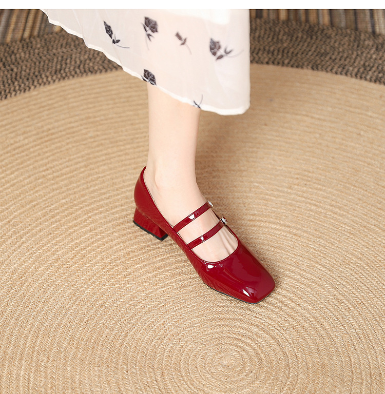 The new 2024 Spring/autumn collection of Mary Jane shoes, featuring a stylish square-toed one-shoulder style, is made of genuine leather with a shallow opening, thick mid-heel, and is a wedding shoe pic 30