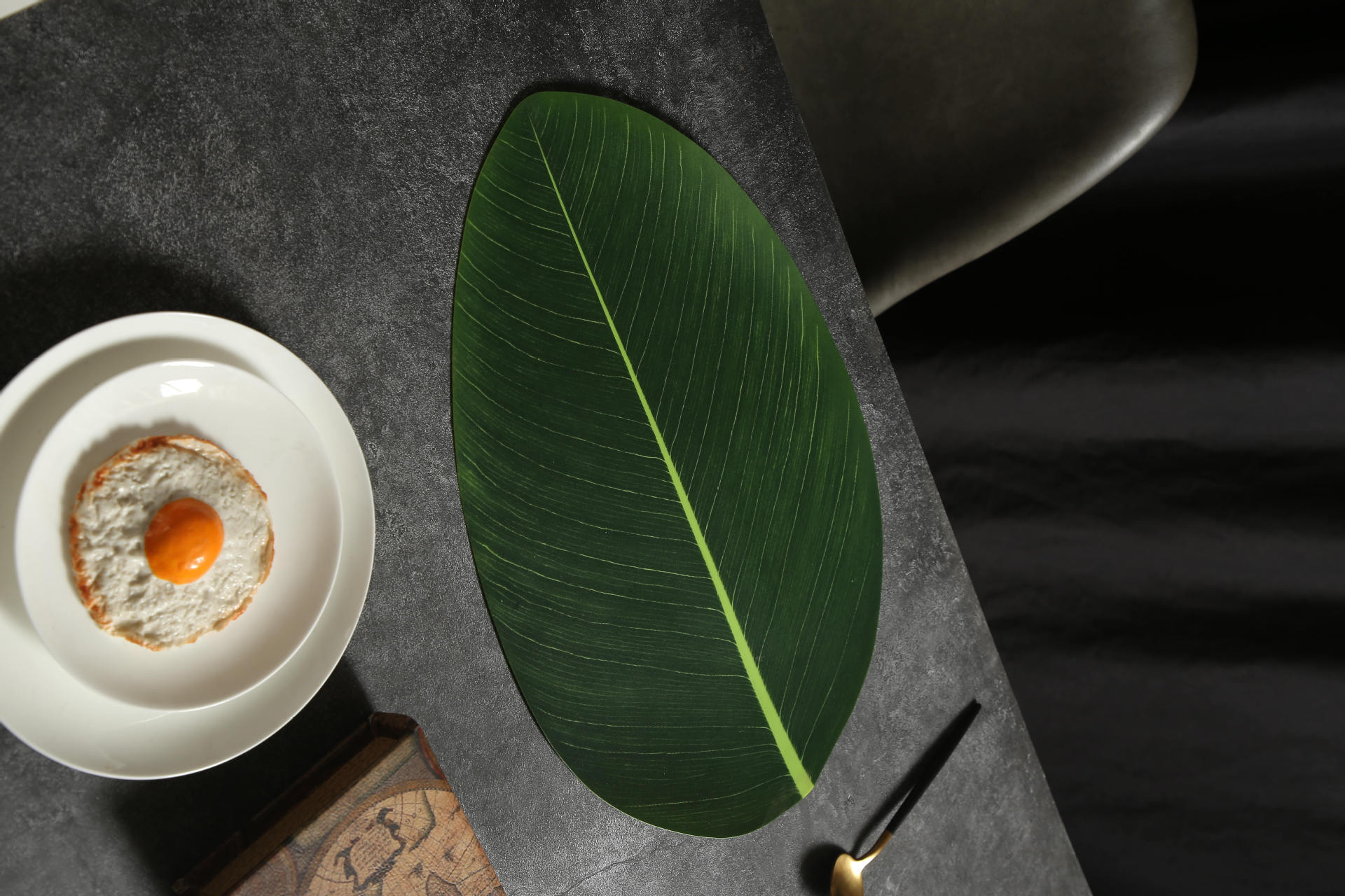 Cross-border artificial leaf PEVA Western-style placemats, home Nordic-style ins decorative placemats, waterproof, anti-slip and heat-insulating table MATS pic 6