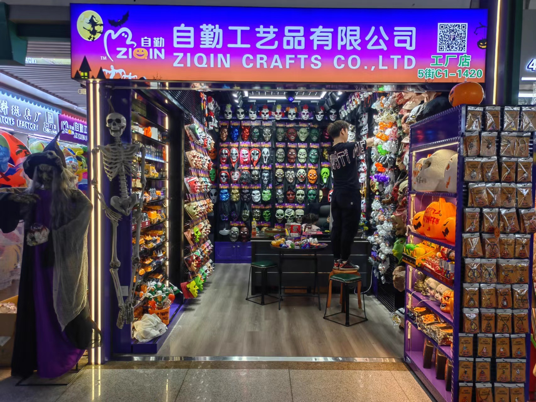 万圣节大号南瓜灯 手提带灯南瓜水桶酒吧KTV装饰道具发光桶南瓜灯详情4
