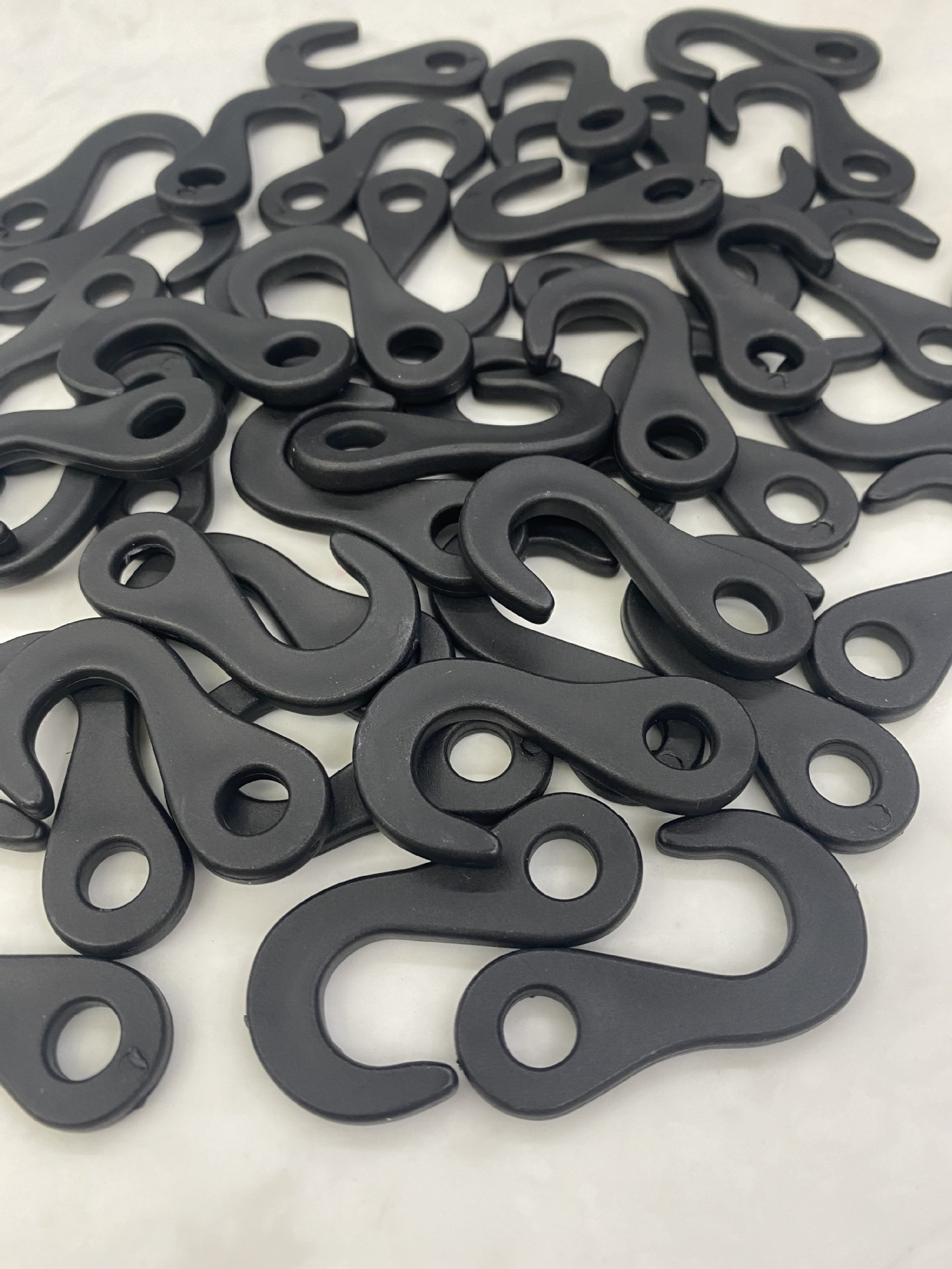 Plastic hooks for bags, open hooks, cosmetic bags, 2-character hooks, multi-purpose hooks, clothes hanger ropes, black hooks in stock pic 7